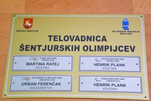 Spominska tabla z imeni šentjurskih olimpijcev